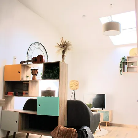 With Bedroom Near Train Station Reims