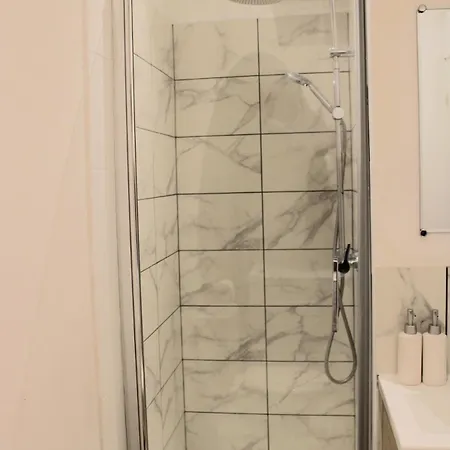 With Bedroom Near Train Station Apartament Reims