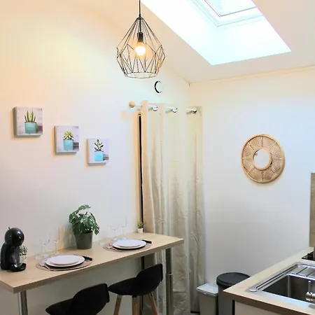 Apartament With Bedroom Near Train Station Reims