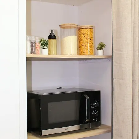 Apartment With Bedroom Near Train Station *