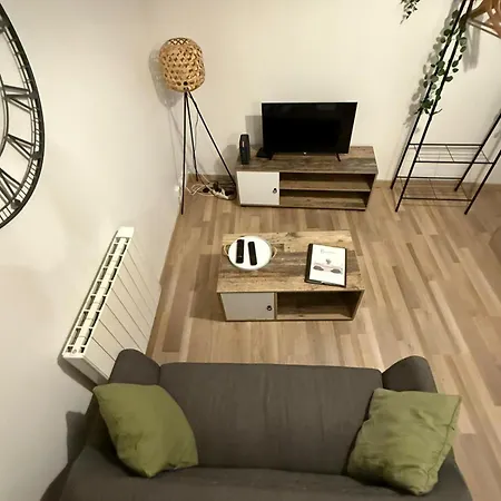 With Bedroom Near Train Station * Reims