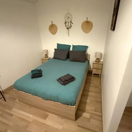 With Bedroom Near Train Station *