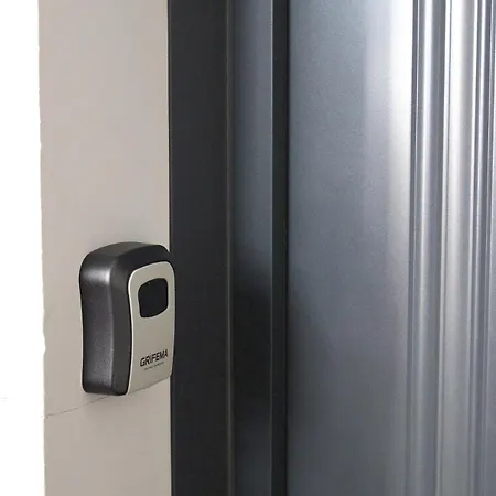 With Bedroom Near Train Station Apartment *