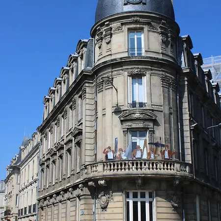 Appartement With Bedroom Near Train Station