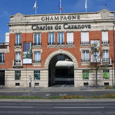 With Bedroom Near Train Station Reims