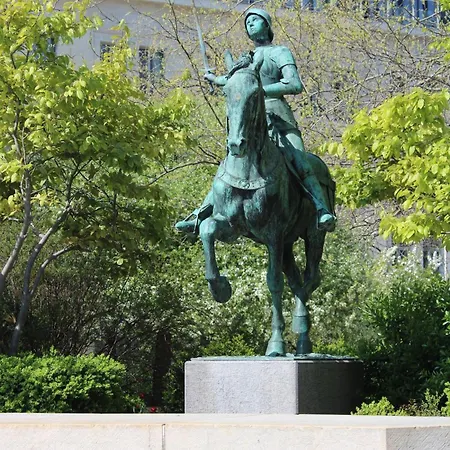 With Bedroom Near Train Station Apartment *