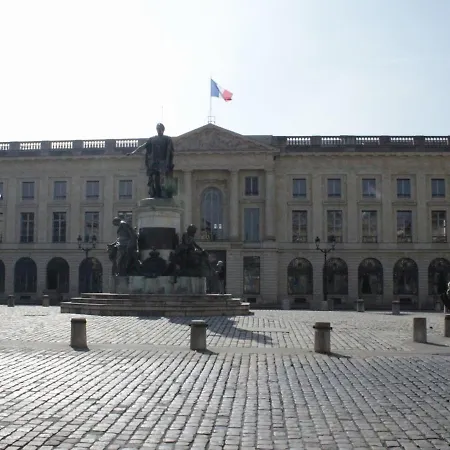 With Bedroom Near Train Station Appartement Reims