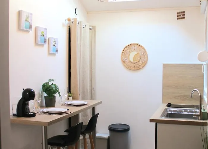 With Bedroom Near Train Station * Reims