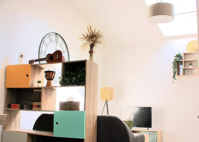 With Bedroom Near Train Station Reims