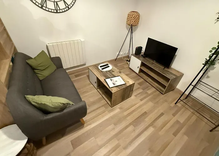 Appartement With Bedroom Near Train Station