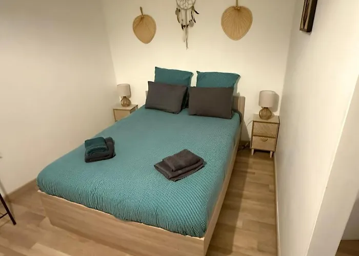 With Bedroom Near Train Station *