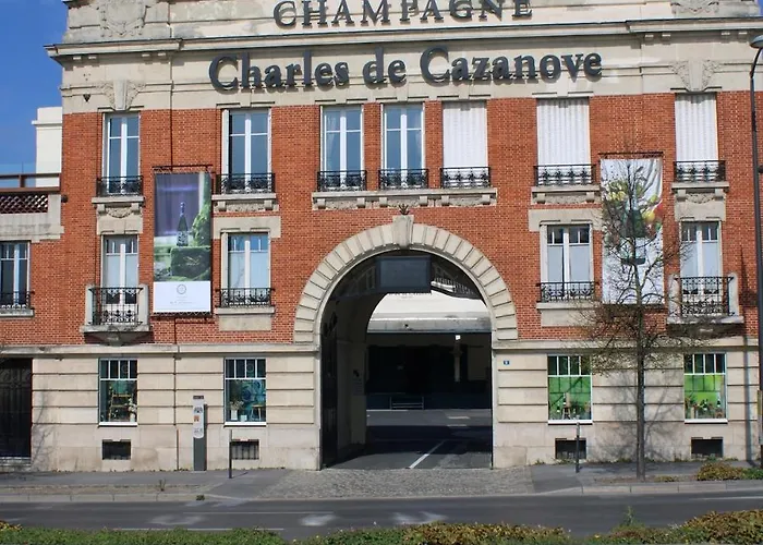 With Bedroom Near Train Station Reims