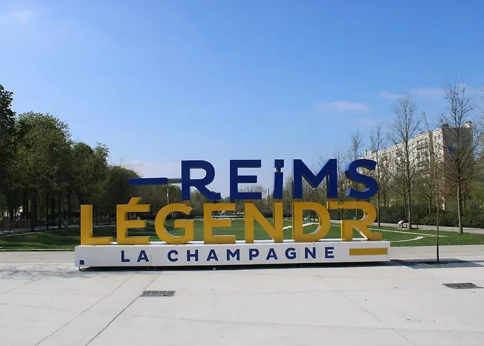 With Bedroom Near Train Station *