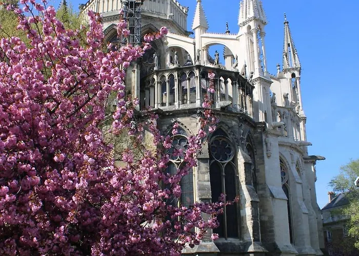 With Bedroom Near Train Station Appartement *