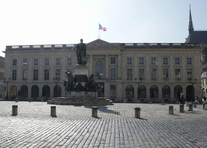 With Bedroom Near Train Station Appartement Reims